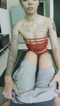 นักเปลื้องผ้าชาวเอเชียสุดระหํา