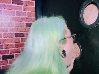 Elizabeth Hunny: エリザベスハニーはグローリーホールズが大好き