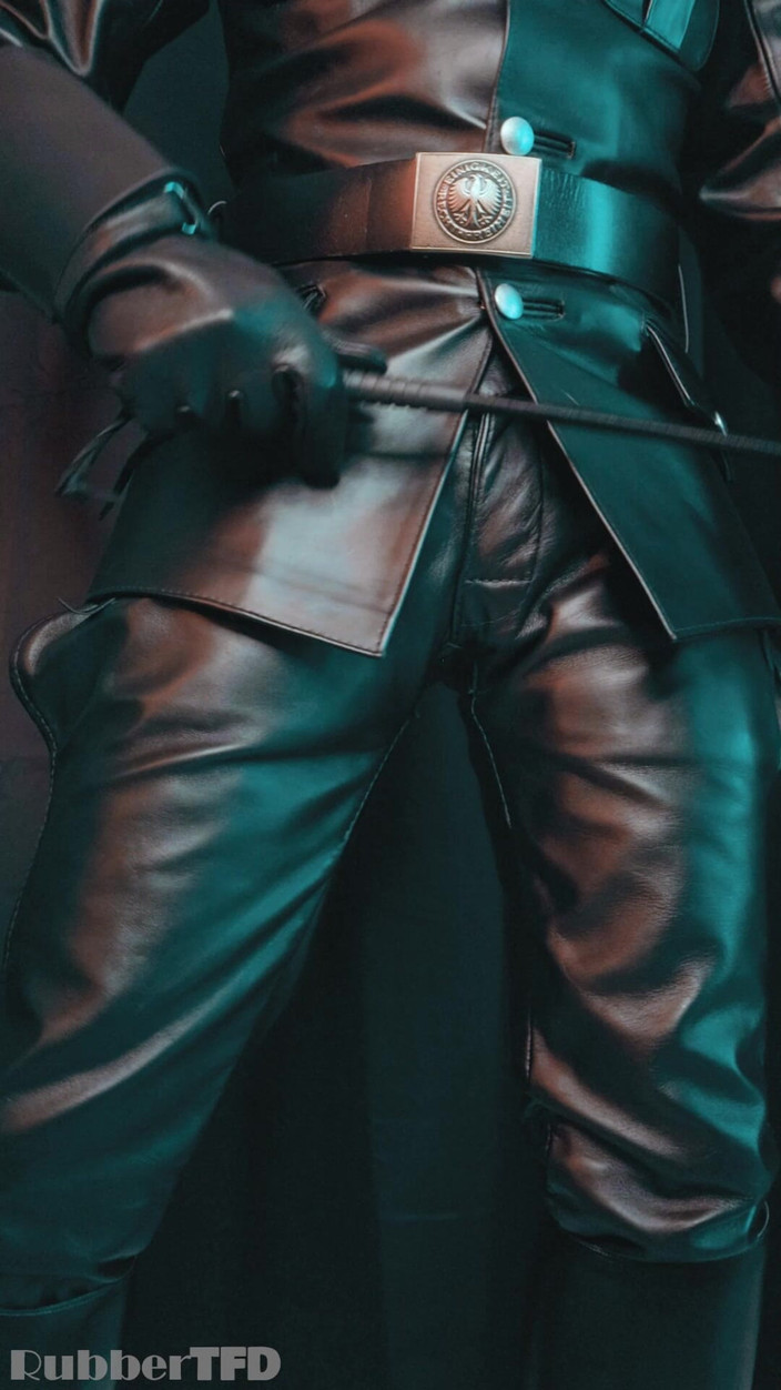 RubberTFD: VK návrat kožené maskéry