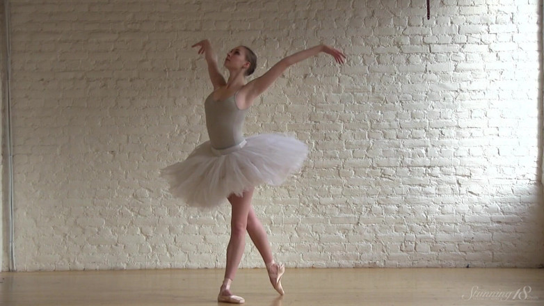 Stunning18: Ballerina Exercising