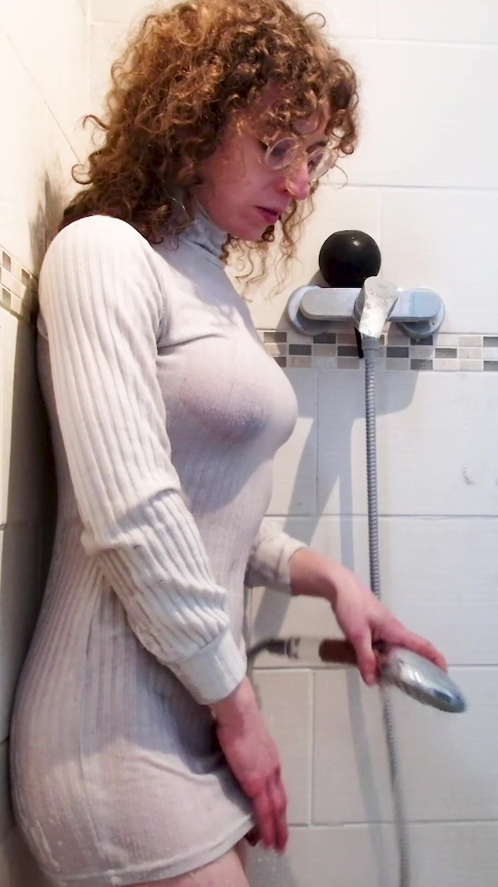 Prxcy Tgirl: Ik plaste mijn jurk onder de douche, spuit als een...