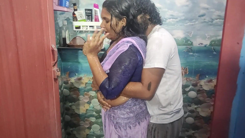 Vaigavarun45: Cuplu indian desi în sari baie cu sex ziua după căsătorie