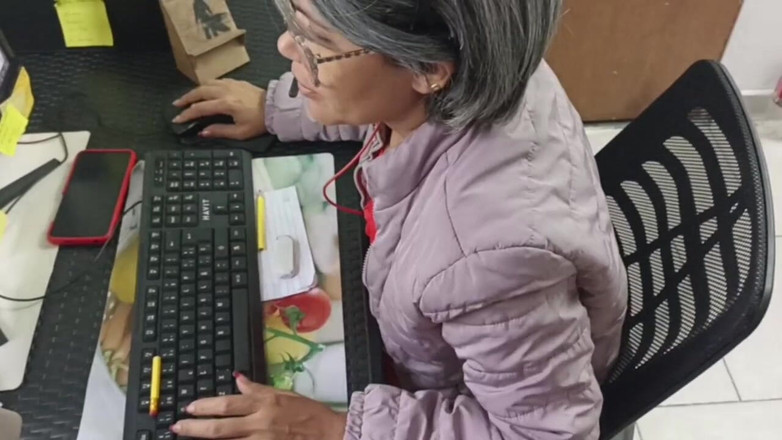 Swingersamateur40: 你喜欢我在工作时给你口交吗？