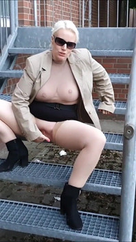 Avondwandeling pronkt met mijn poesje en vinger mezelf