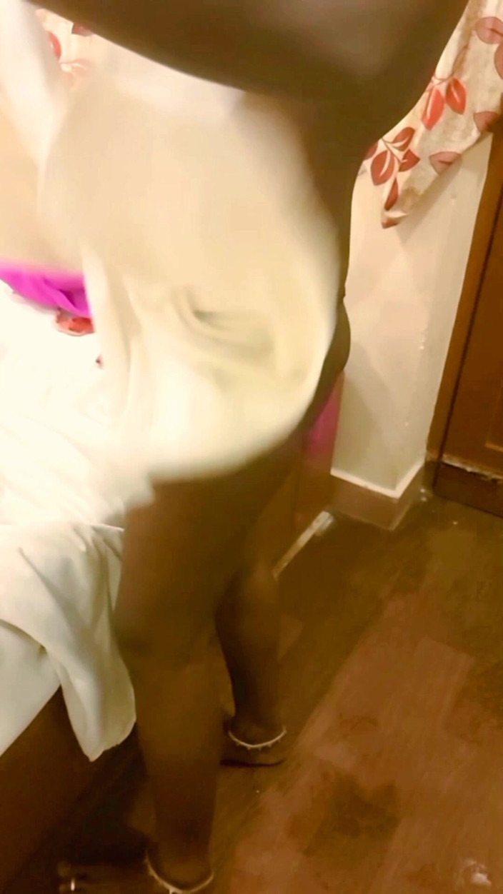 RenuRaj: Handjob MILF desi Tamil Renu untuk bos melimpahkan air mani...