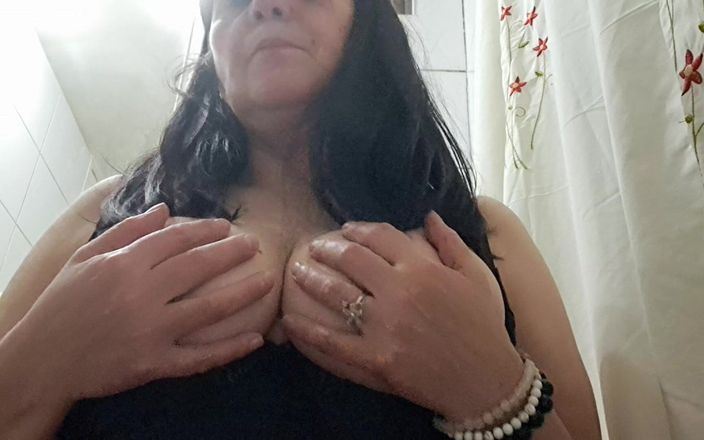 Mommy big hairy pussy: Capezzoli miLF compressi
