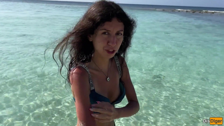 Dis Diger: Sahilde bir kıza işedi - şok oldu