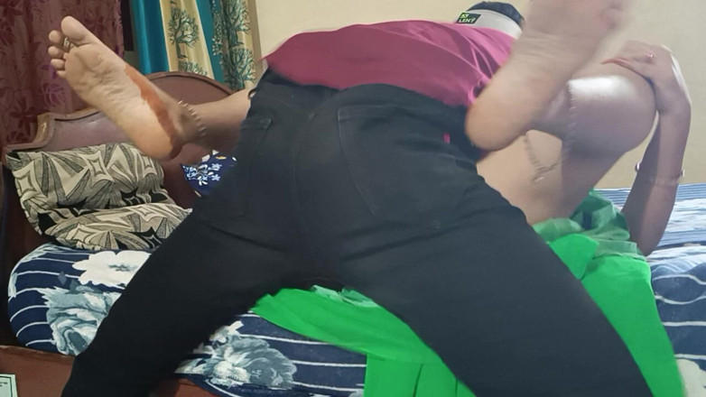 Decent couples: Desi Aunty Hot Fucking with Opposite Home Boy in Bed