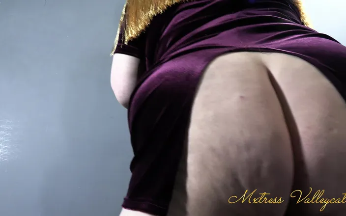 Mxtress Valleycat: Squats in Velvet