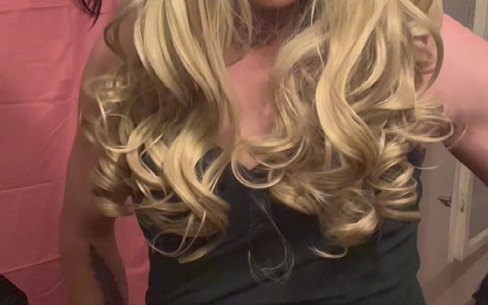 Laura Luiscz: Sissy Crossdresser Cat Walk Training