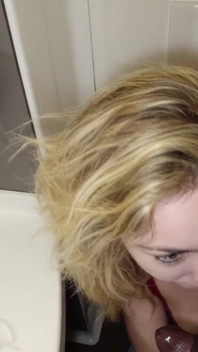 I Got a Blowjob From Elisa in a Public Restroom Part 1
