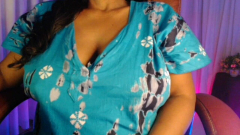 HotGirl21: Toples Lins de țâțe goale.