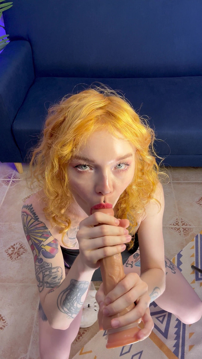 Karneli Bandi: Dominatrix Lia, Mamada Y Humillación