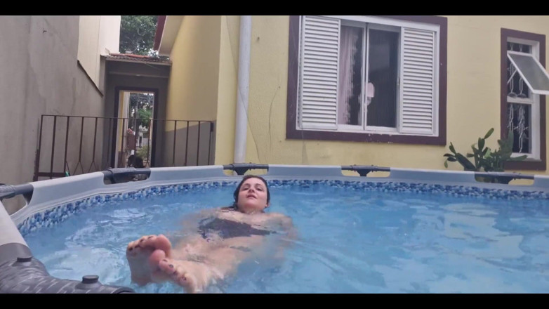 Candy Kush: Your Naked Neighbor Showing off in the Pool.