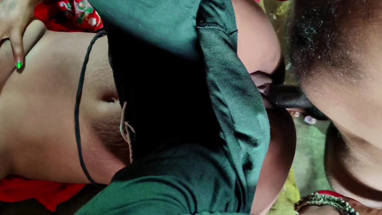 Sumang studio: Indian Village Boyfriend Squeezes Girlfriend's Boobs and Fucks Her Pussy