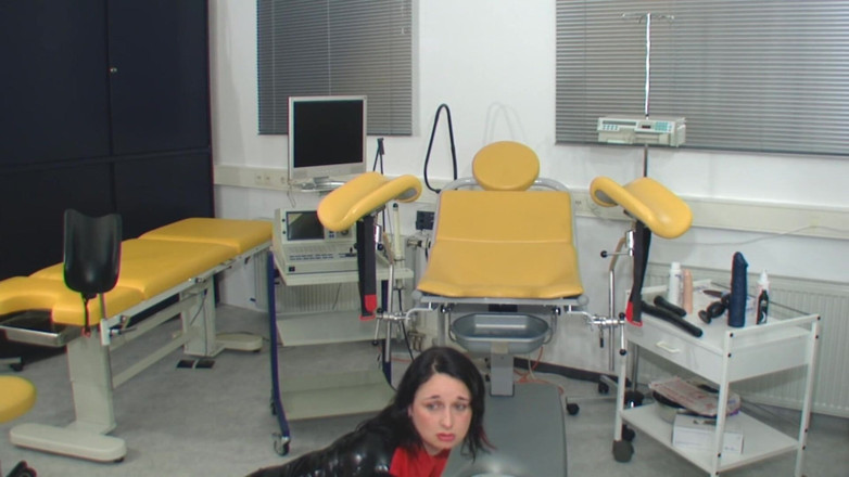 Rubber & Clinic Studio - 1ATOYS: Anale masturbatie en pissen in de mond in rubber