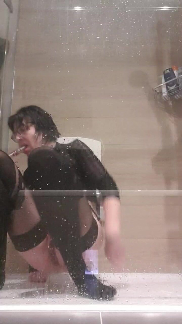 JulieEroticDress: シャワーでスカートレコード