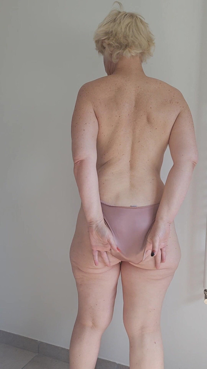 Sofy13: MILF Madura Y Zorra Esta Se Desnuda Para Ti