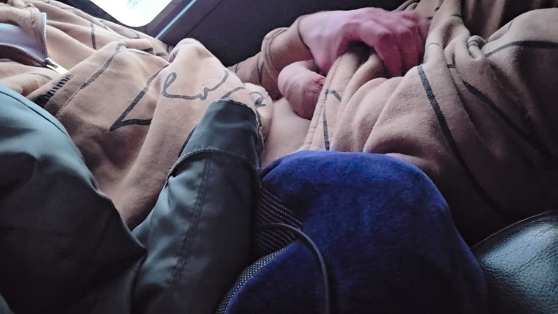 KrissKiss: Otobüste riskli mastürbasyon