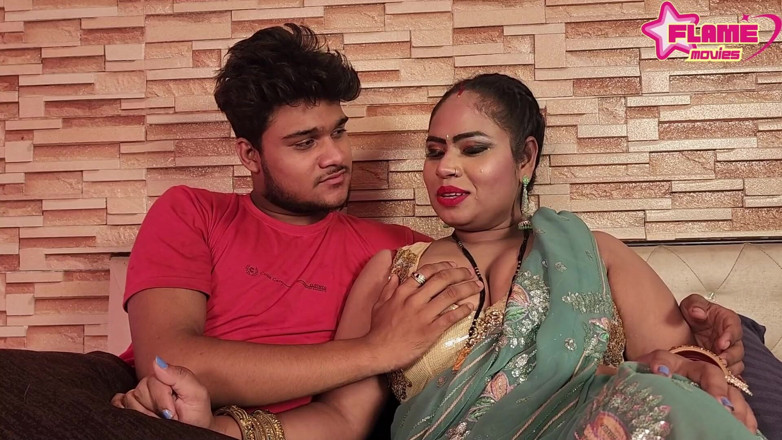 DesiHeat Studio: Sexy bhabhi a sexy devar šukají, když jde manžel do kanceláře