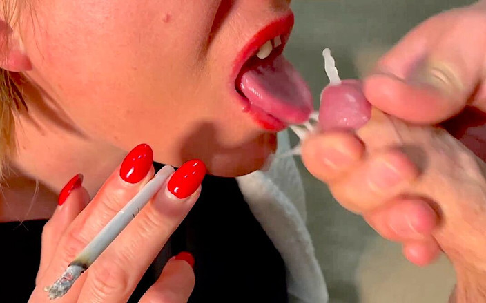 Aqua Pola: Fumando durante il pompino con il rossetto rosso e unghie...