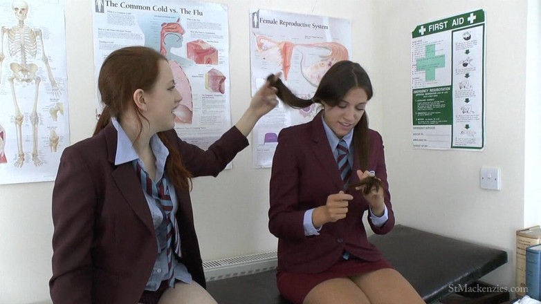 St Mackenzie's Archive: Jenny chọn một cuộc tập thể với Becky