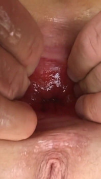 Kelly Wells : Trois grosses bites pour jouir plus