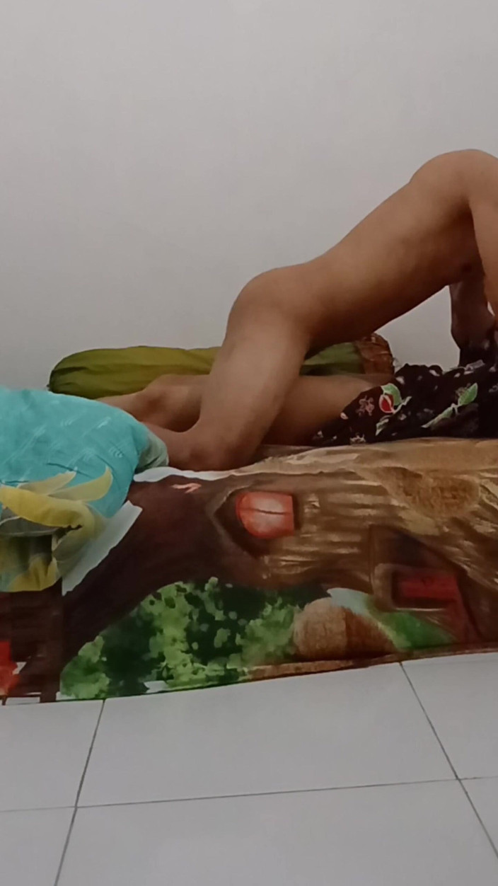 KingLeo: メイドと自分の部屋でセックス