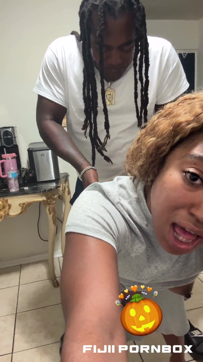 Fijii pornbox: Aku baru tahu teman sekamarku dientot habis-habisan sama kontol besar...