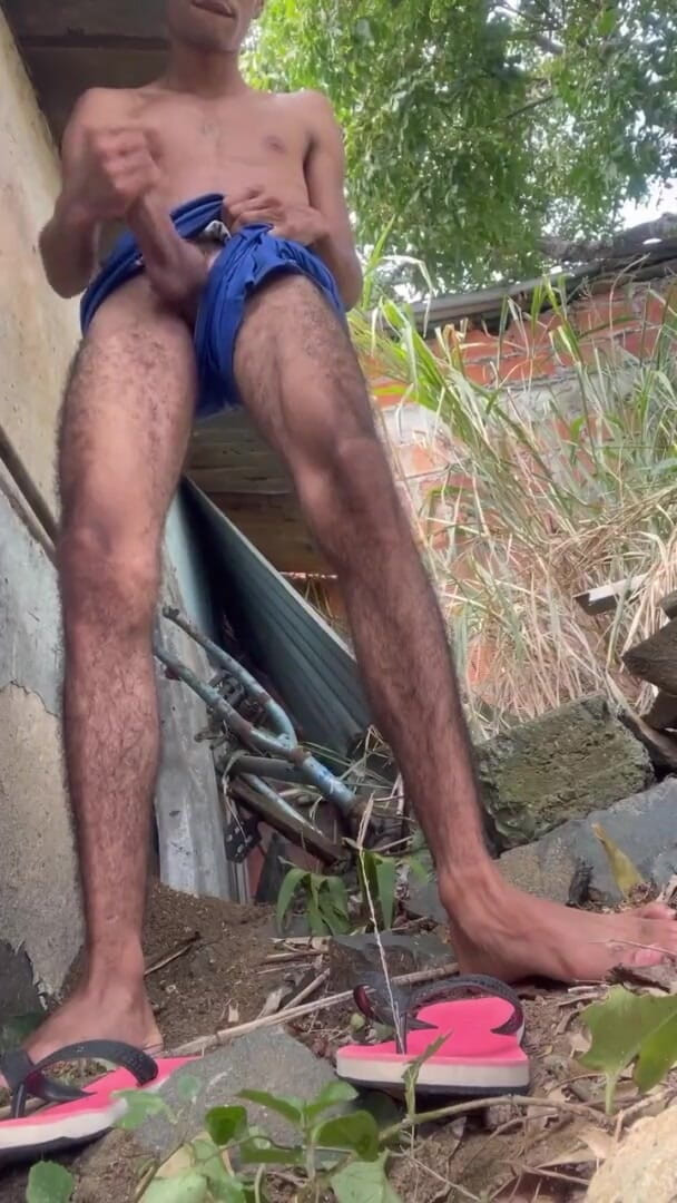 vergar4_daviid: Masturbuji za sousedovým domem