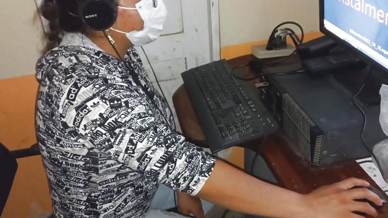 Martin13: Secretaria irreverente! Invita a un compañero de la compañía a...