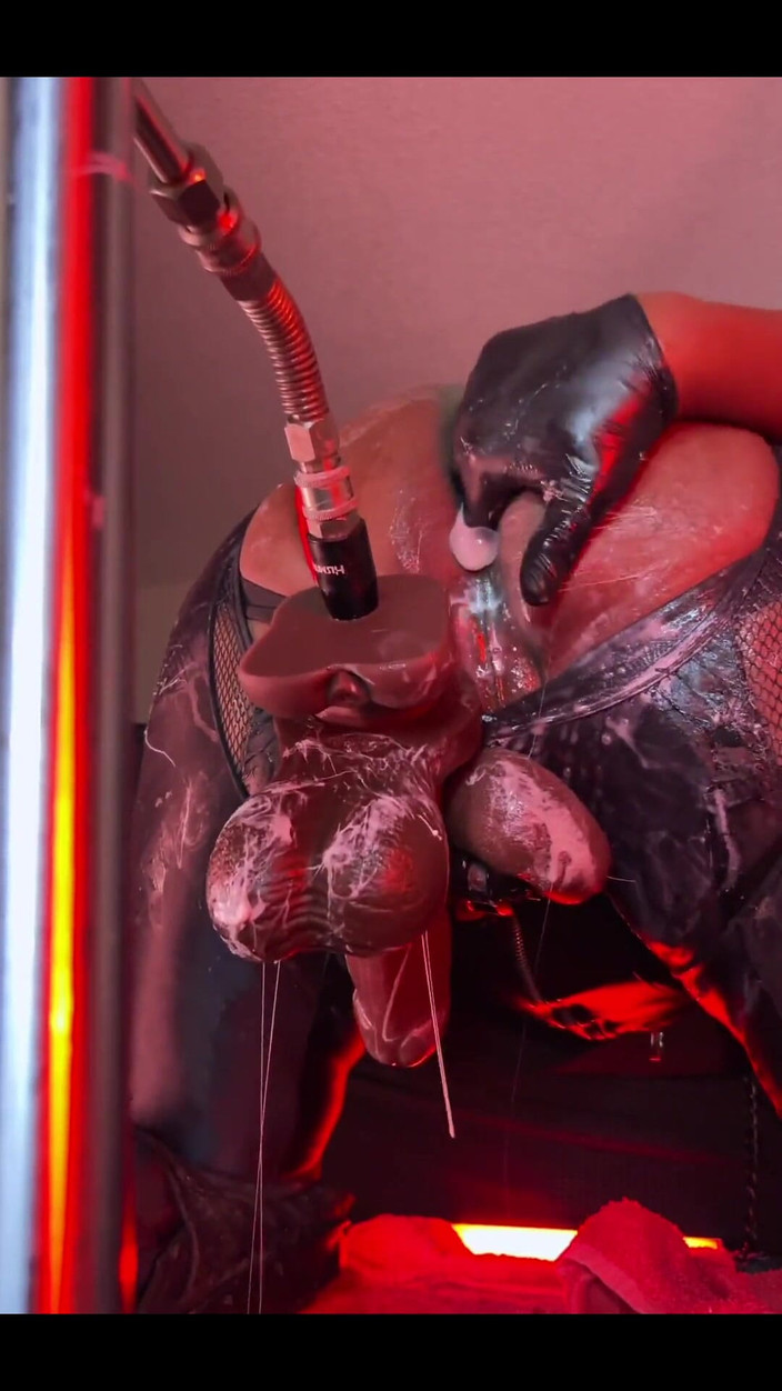 DipsoDeep: Intensiver sahniger fick auf der hinternmaschine - klaffende und furzende knackarsch