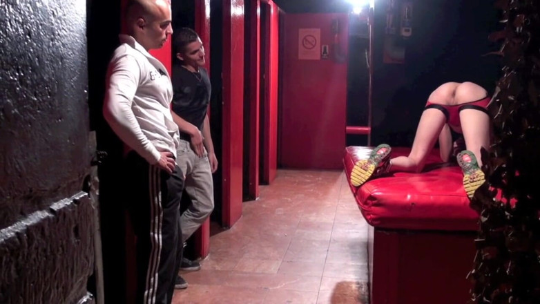 Crunch Boy: Slut fucked in backroom by 2 tops boys discreet