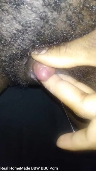 Super sexy ebony cuties: Поглаживаю мою волосатую мокрую киску большого клитора крупным планом