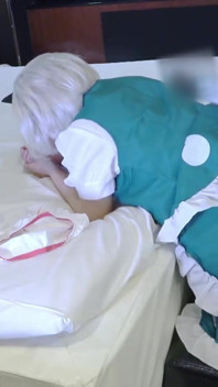 Spotkanie cosplayowe. Cosplayer w stylu pielęgniarki dzieli się zabawną i intymną sesją w postaci – część 1