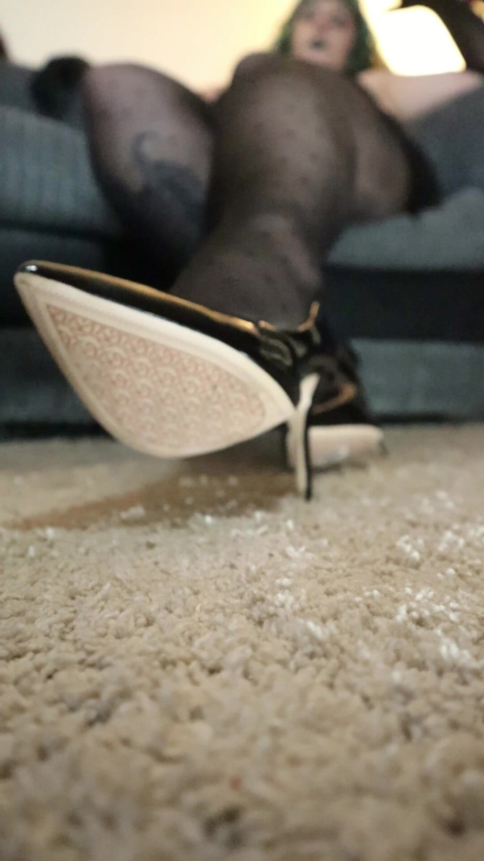 Goddess Kinx: Doop mijn nieuwe schoenen met je tong