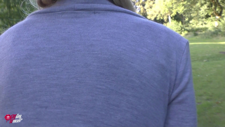 Miley Weasel: 公园里的淫荡荡妇被认出并潮吹遍地！！