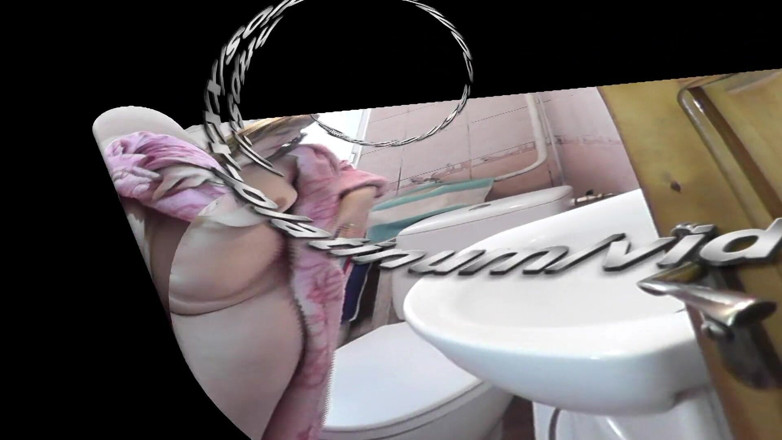 XXX-Platinum: No banheiro, a meia-irmã sexy pediu ao meio-irmão para raspar...