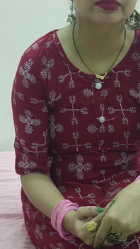 En tatlı genç üvey kız kardeş yüksek sesle inleyerek ve Hintçe konuşarak ilk anal seks yapıyor