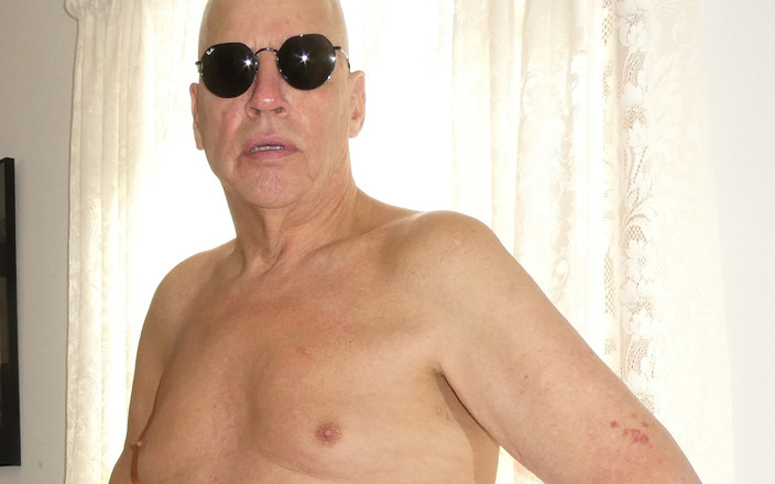 Jack Ready: Naken i sängen suger gay kuk