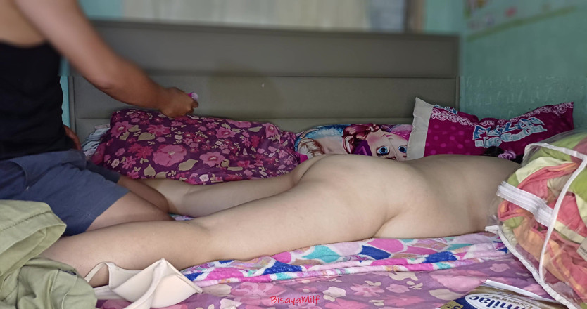 BisayaCouple29: Kirli orta yaşlı seksi kadınlar sıkı götü yoğuruyor ve döl...