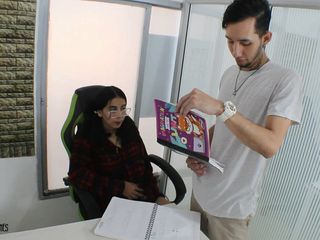 Vayolet: 教我的淫荡继妹如何做爱，她吮吸我的鸡巴