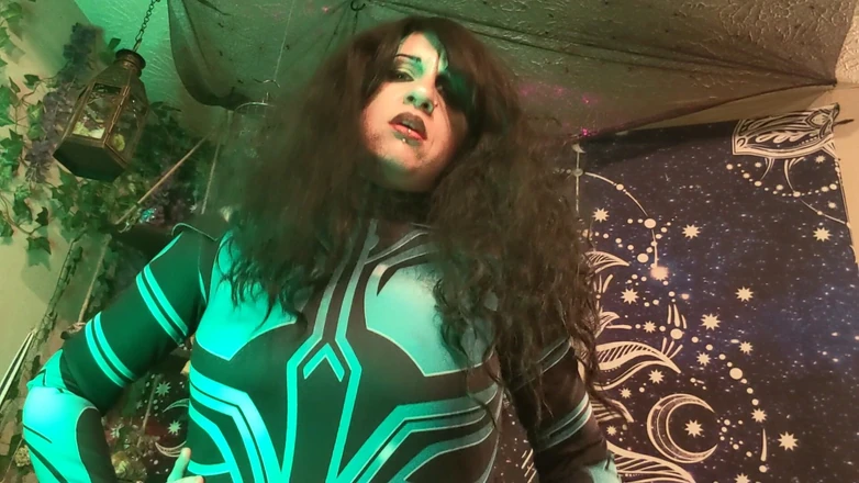 Geeky Femdom: Hela ničí kapitána Ameriky