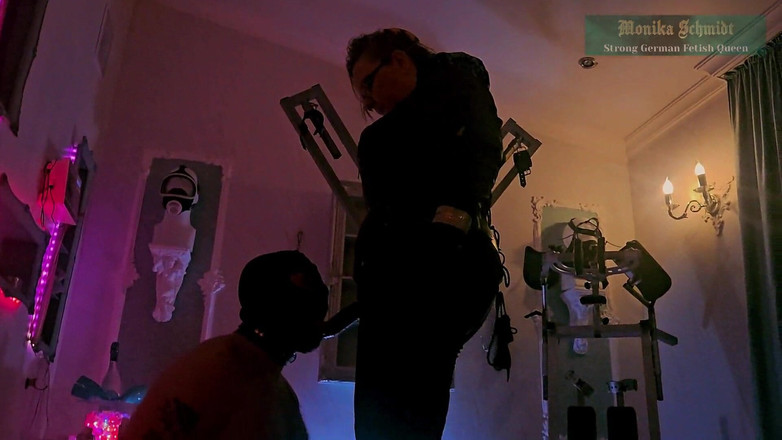 Strict Senz: Monika Schmidt Sex Oralny Trening Rogacz Strapon Suka Plucie Werbalne...