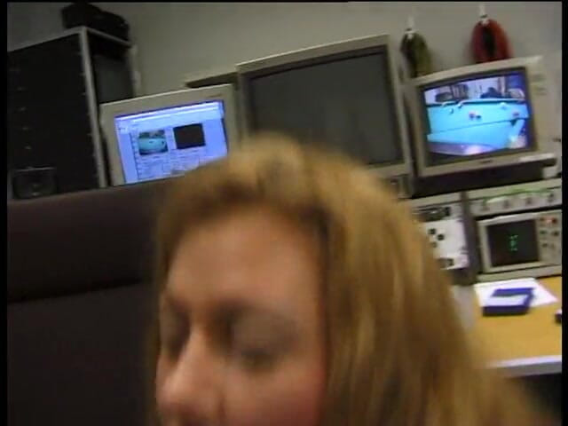 POV Orgasms: Blonde rijpe vrouw zuigt aan zijn pik