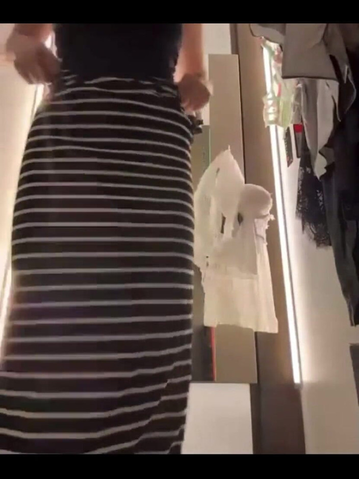 JuiceLussie: 핫한 소녀 아마추어와 탈의실에서 미친 쇼