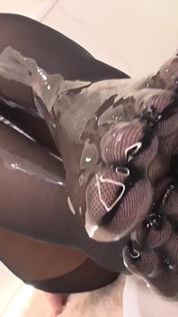 Fünf-zehen Strumpfhosen-Lotion Footjob von Akari Niimura