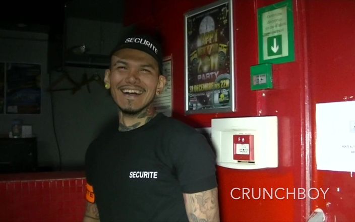 Crunch Boy: 2120 Fodida pelo Segurança Guardien Latino