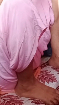 Desi flickvän första gången sexvideor. Desi flickvän tight fitta sex. Village GF tight fitta XXX Video.