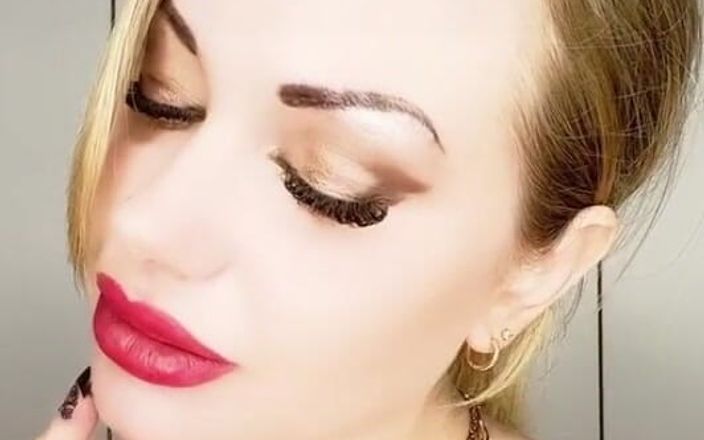 Goddess Misha Goldy: Kelemahan adalah kesenangan masuk ke dalam tubuh, pelayan.. Biar kubuat...